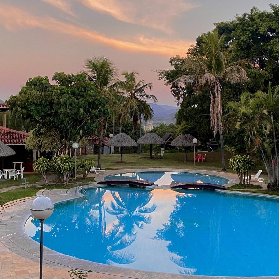 El Pantanal Hotel & Resort Puerto Quijarro  Extérieur photo
