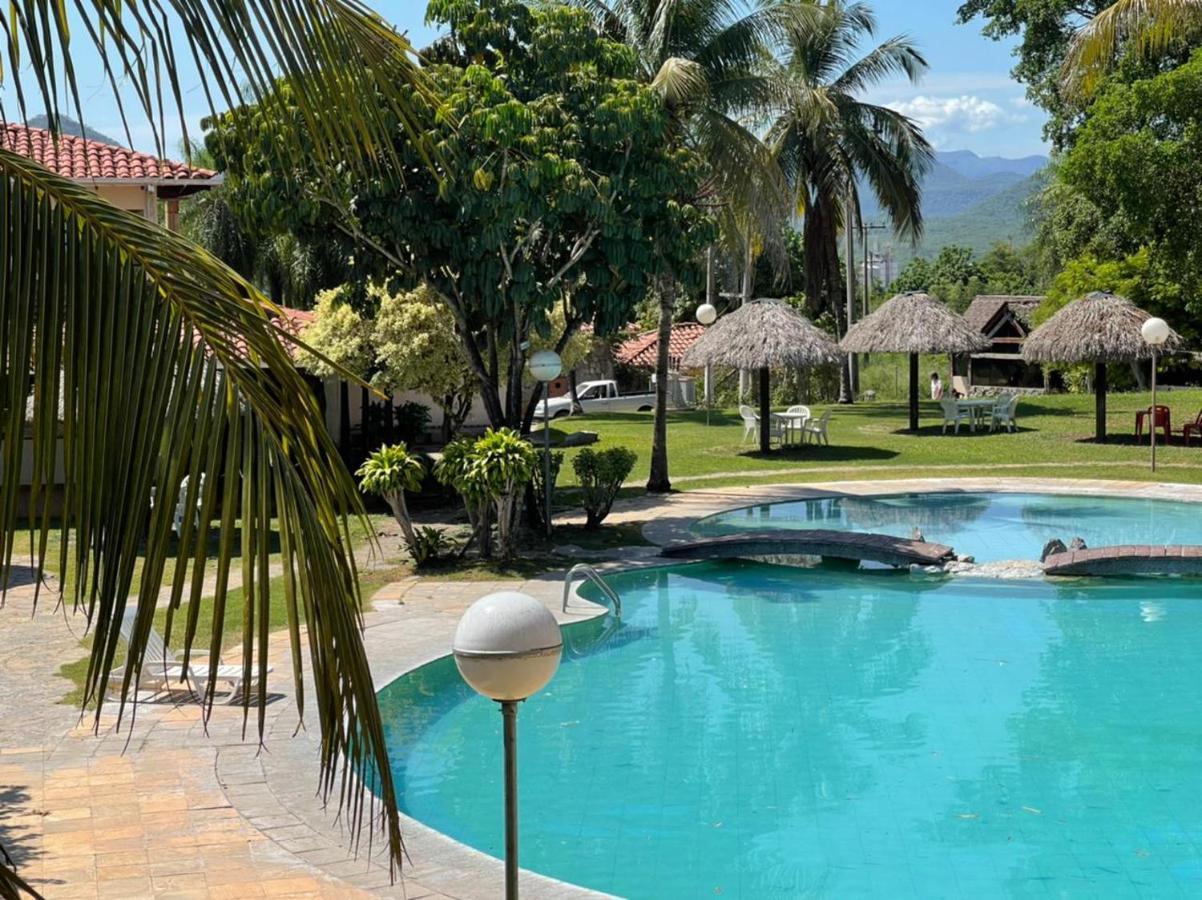 El Pantanal Hotel & Resort Puerto Quijarro  Extérieur photo